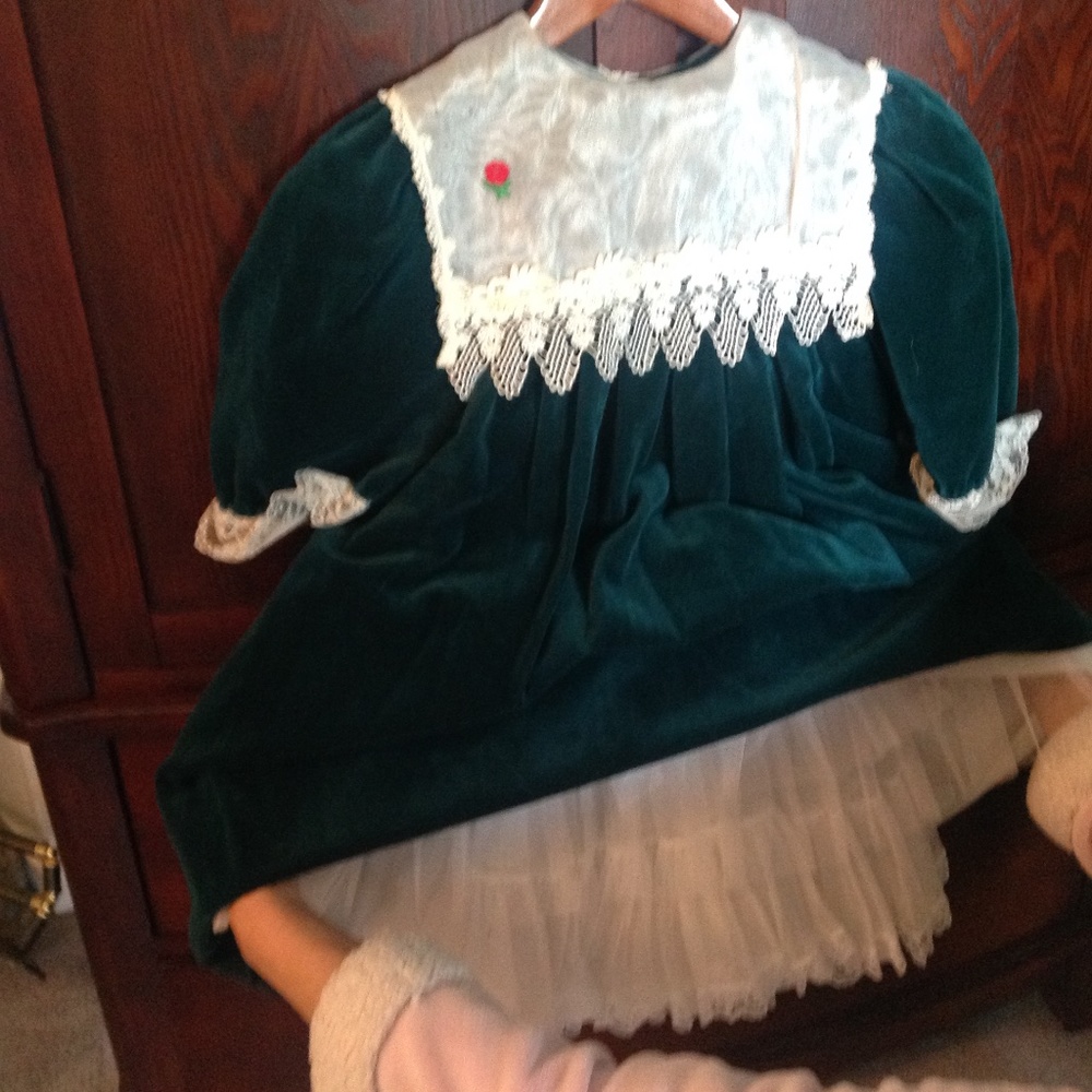 Holiday classic, Oh so pretty, Girls glamorous size 6X dark Green